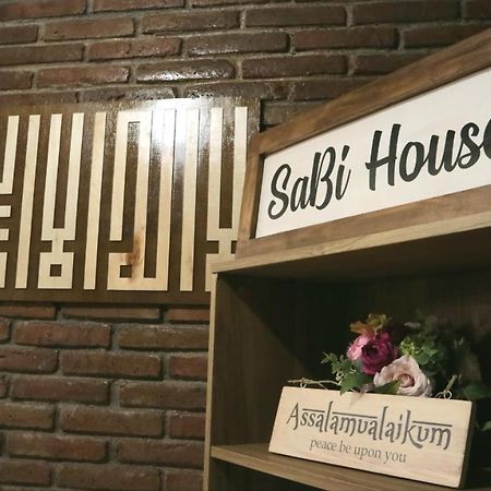Sabi Guest House - Strategic Family -Married Couples Only- Hostel In Prawirotaman Yogyakarta Exteriör bild
