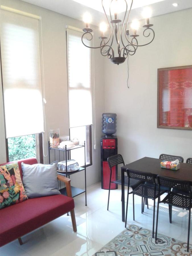 Sabi Guest House - Strategic Family -Married Couples Only- Hostel In Prawirotaman Yogyakarta Exteriör bild