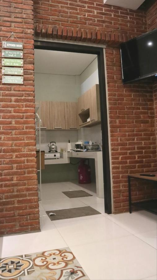 Sabi Guest House - Strategic Family -Married Couples Only- Hostel In Prawirotaman Yogyakarta Exteriör bild
