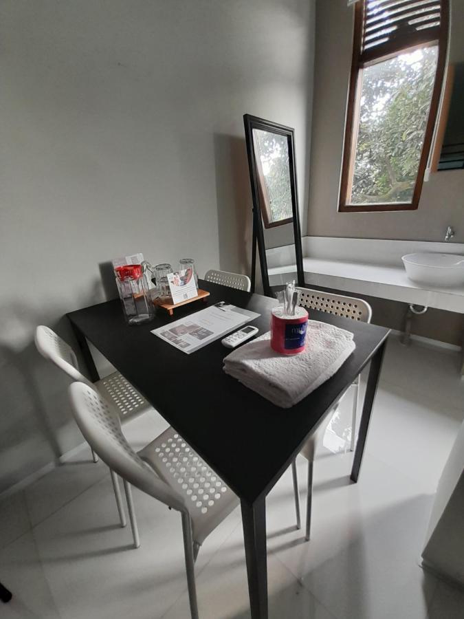 Sabi Guest House - Strategic Family -Married Couples Only- Hostel In Prawirotaman Yogyakarta Exteriör bild
