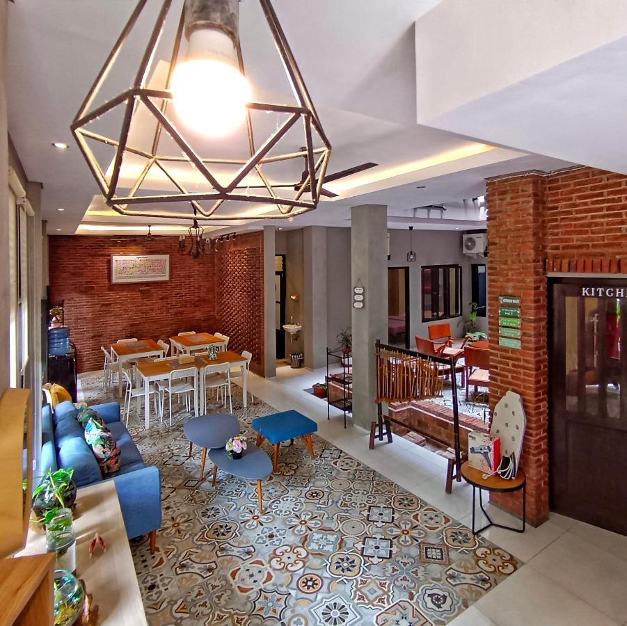 Sabi Guest House - Strategic Family -Married Couples Only- Hostel In Prawirotaman Yogyakarta Exteriör bild