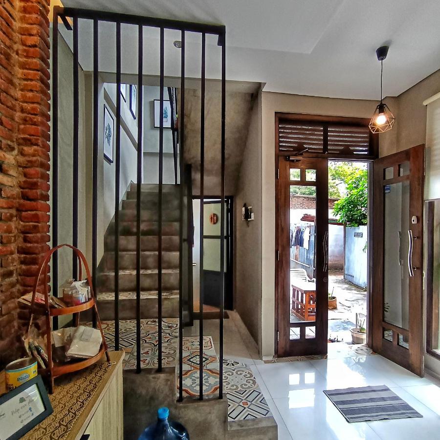 Sabi Guest House - Strategic Family -Married Couples Only- Hostel In Prawirotaman Yogyakarta Exteriör bild