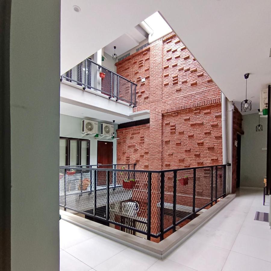 Sabi Guest House - Strategic Family -Married Couples Only- Hostel In Prawirotaman Yogyakarta Exteriör bild